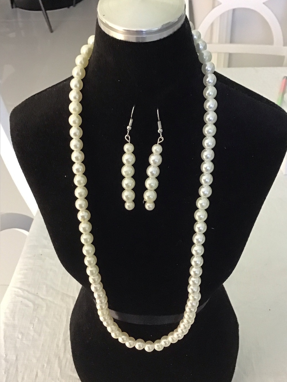 Class White Pearl Necklace and Earrings Set - Timeless Women Jewelry